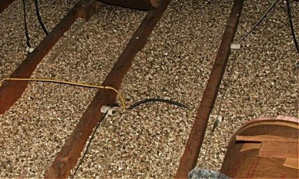 Bulk insulation vermiculite