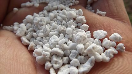 Fragments of perlite insulation