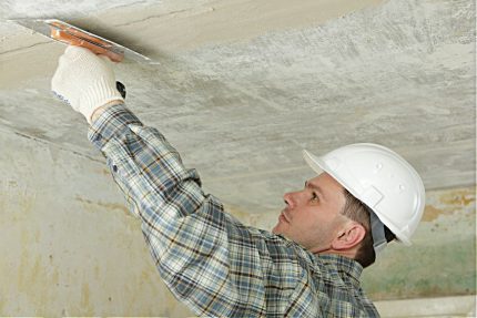 Master aligns the ceiling