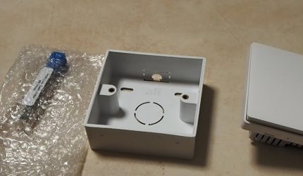 Công tắc thông minh có dây và ổ cắm cho nó