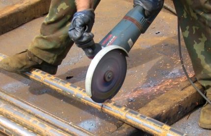 Metal pipe para sa kaso