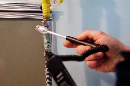 Gas analyzer para sa pagsuri sa pagbubuklod ng mga kasukasuan
