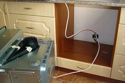 Ang supply ng kapangyarihan ng gas oven