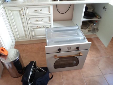 De oven in een nis installeren