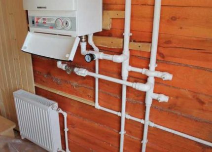 Connexion d'une chaudière à gaz murale aux communications