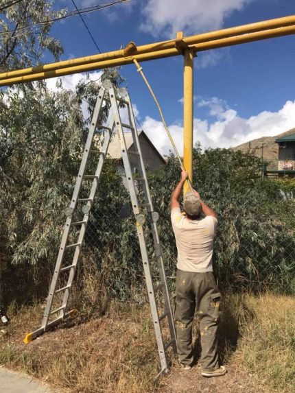 Private sector gas pipe painting