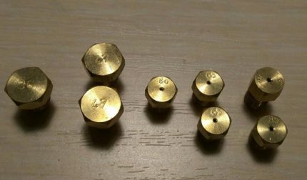 Gasbranderstralen of nozzles