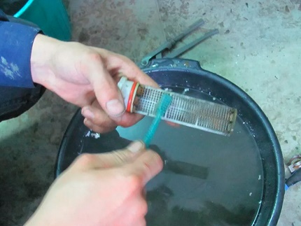 Het verwarmingsfilter schoonmaken