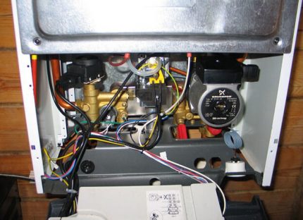 Controle van de bedrading van de gasketel