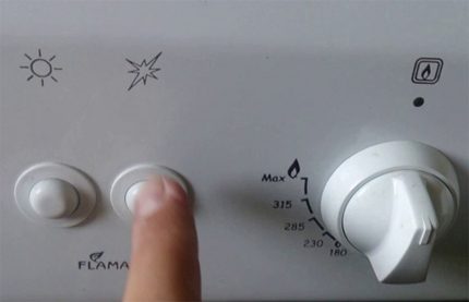 Przycisk zapłonu kuchenki gazowej