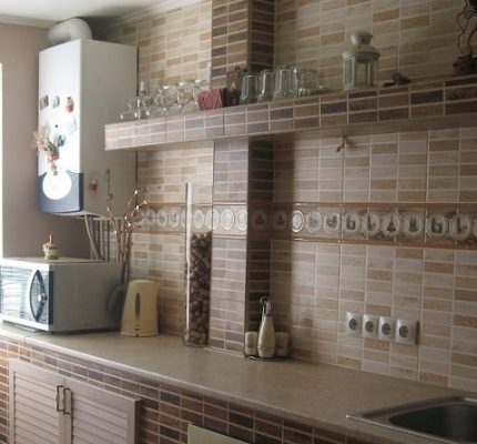 Decoratie van de kolom met magneten
