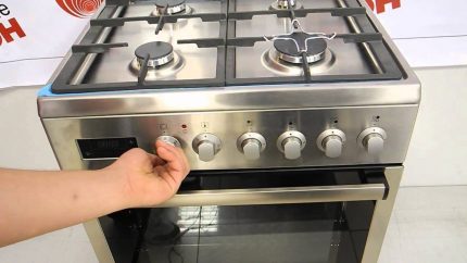Zet de elektrische ontstekingsknop aan