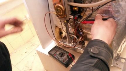 Kiểm tra các kết nối điện của nồi hơi gas