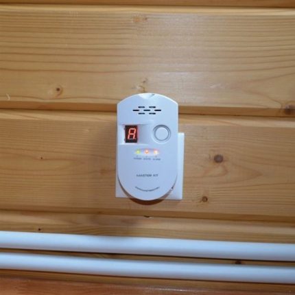 Een gassensor in een kamer plaatsen