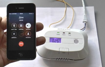 Gasleksensor gekoppeld aan de telefoon