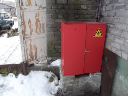 Kastslot met gasfles