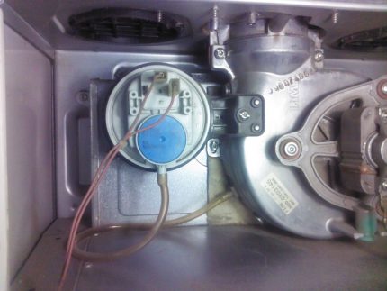 Cấu trúc bên trong của nồi hơi khí Ariston