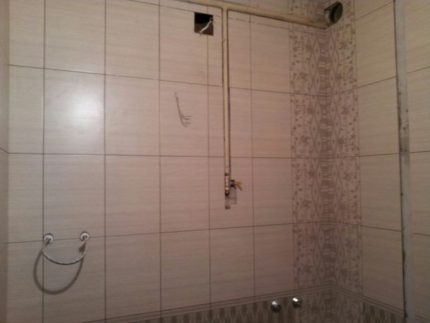 Ống gas trong phòng tắm