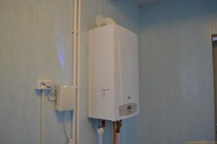 Installatie van een stabilisator voor een gasketel Ferroli