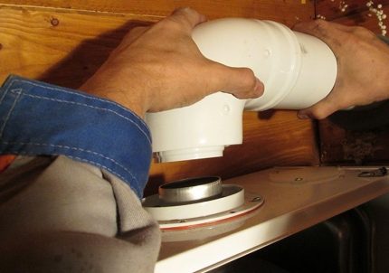 Tháo dỡ ống khói để làm sạch