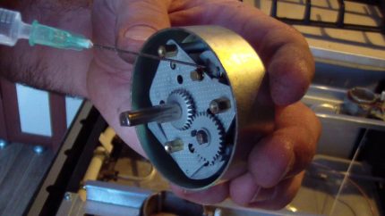 Plate timer lubrication