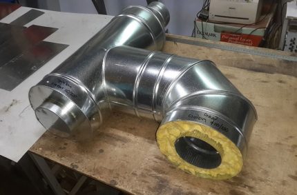 Insulation layer in the sandwich pipe