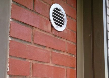 Een ventilatie-muurklep installeren