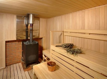De locatie van de oven in het stoombad