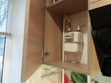 Comptoir dans l'armoire de cuisine