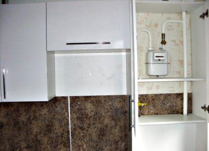 Compteur de gaz dans l'armoire