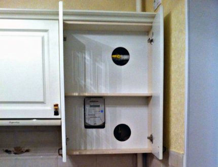 Installation d'un compteur de gaz dans une armoire à double fond