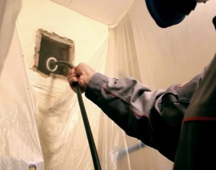 De ventilatieschacht schoonmaken