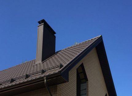 Roof ventilation duct box