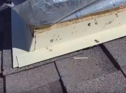 Adjoining strip for waterproofing