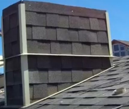 Side clearance of ventilation duct waterproofing