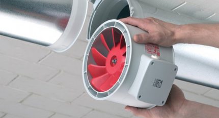 Ventilator met ronde buis