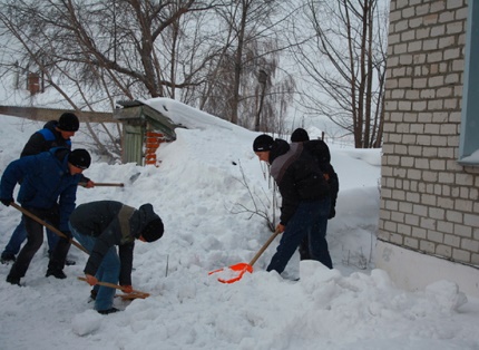 Nettoyage de la neige autour de la maison
