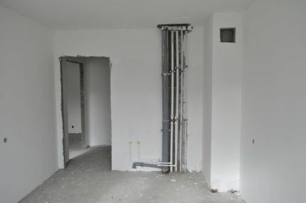 Ang lokasyon ng baras ng bentilasyon ng tubo sa apartment