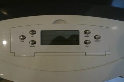 Nagpapakita ng air conditioning display