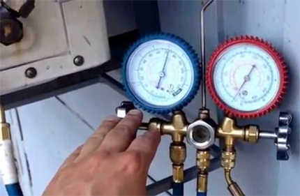 Pagkonekta sa istasyon ng gauge sa air conditioner