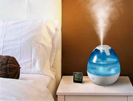 Ultrasonic humidifier in the bedroom