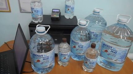 Nước cất đóng chai