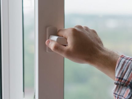 Fermer les fenêtres avant de démarrer le climatiseur