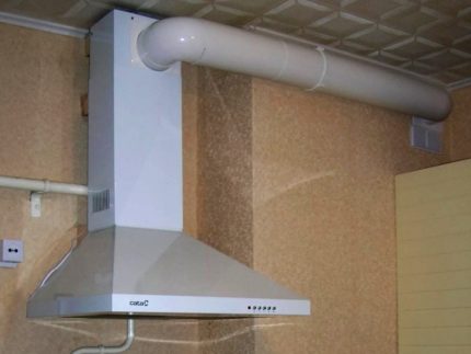 Mui xe được cố định vào các thanh