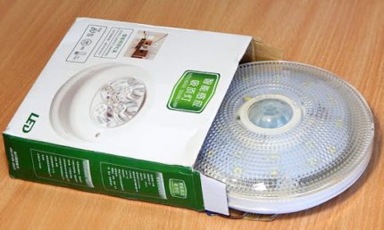 LED lamp na may sensor ng galaw