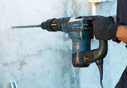 Perforator do wiercenia otworów w ścianie
